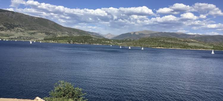 豪华套房酒店(Luxury Inn & Suites)图片