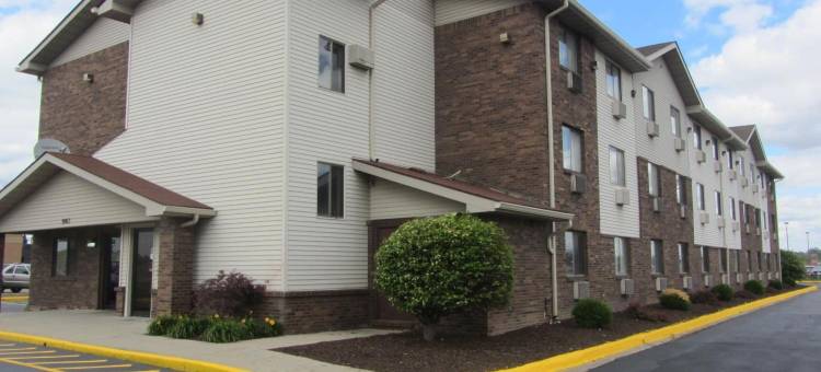 底特律地铁机场美国套房酒店(American Inn & Suites Romulus DTW)图片