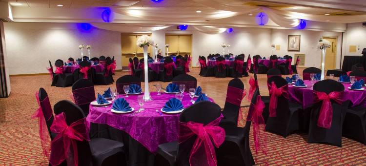 阿尔伯克基市中心温德姆华美达酒店(Ramada Plaza by Wyndham Albuquerque Midtown)图片