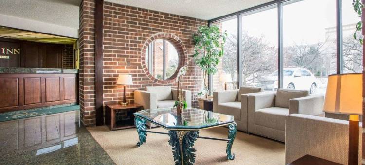 芝加哥绍姆堡品质酒店-靠近购物中心(Quality Inn Schaumburg - Chicago Near the Mall)图片