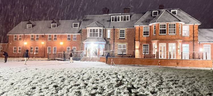 盖特威克特里维尔斯酒店(Trivelles Gatwick Hotel & Airport Parking)图片