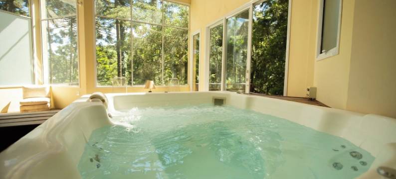 阿劳卡里亚旅馆(Araucária Lodge - 800 Metros do Capivari)图片