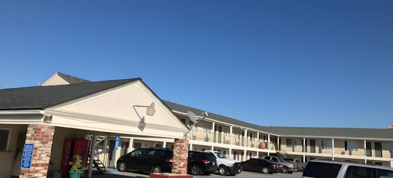 克罗尼尔汽车旅馆(Colonial Motel)图片