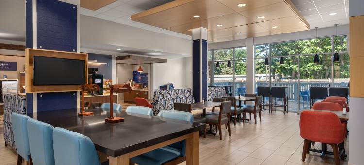 智选假日酒店-昆斯伯里/乔治湖区(Holiday Inn Express & Suites Queensbury - Lake George Area)图片