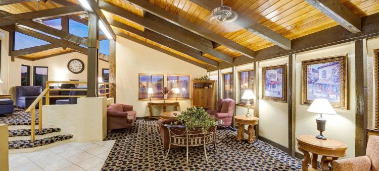 哈钦森温德姆速8酒店(Super 8 by Wyndham Hutchinson)图片