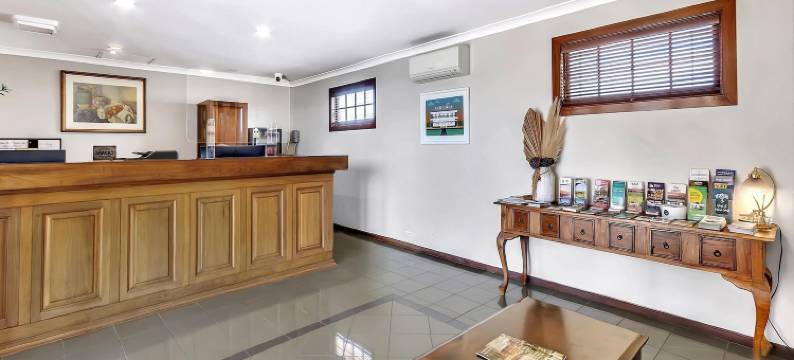 克利夫顿汽车旅馆及格里特尔顿旅馆(Clifton Motel & Grittleton Lodge)图片