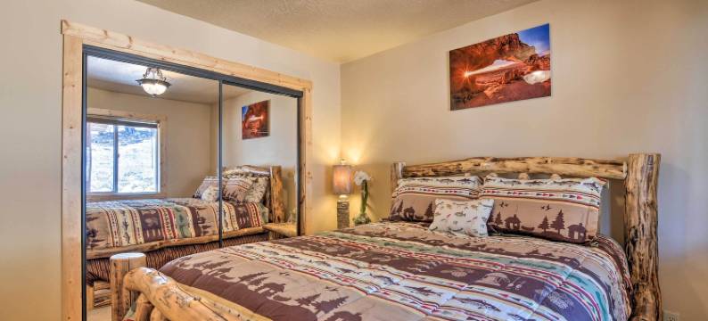 吹口哨的森林小屋：草地景观+燃气烧烤架!(Whistling Woods Cabin Meadow Views and Gas Grill!)图片