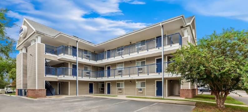 莱克兰北 I-4 郊区开放式客房(Suburban Studios Lakeland North I-4)图片