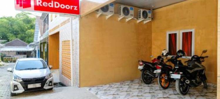 班加纳伽拉阿隆阿隆红多兹家庭旅馆(RedDoorz Near Alun Alun Banjarnegara)图片