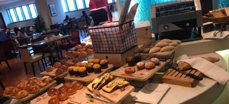 上海由由大酒店(仁济东院塘桥地铁站店)图片