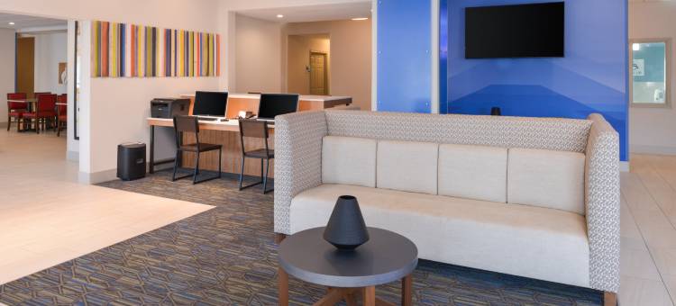 洲际酒店集团智选假日套房酒店奥马哈 - 120街和枫树街(Holiday Inn Express & Suites Omaha - 120TH and Maple)图片