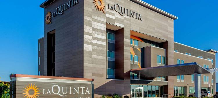 圣安东尼奥阿拉莫市拉昆塔温德姆套房酒店(La Quinta Inn & Suites by Wyndham San Antonio Alamo City)图片