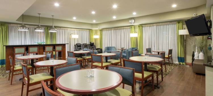 FairBridge Inn & Suites 桑顿(FairBridge Inn & Suites Thornton)图片