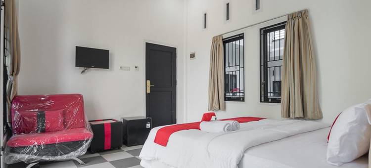 瑞德多兹酒店 - 近占碑苏丹塔哈机场(RedDoorz Syariah Near Sultan Thaha Airport Jambi)图片