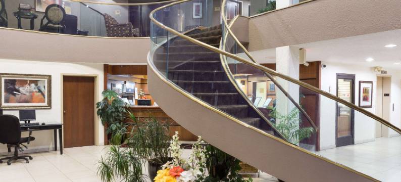 贝顿多夫温德姆华美达酒店(Ramada by Wyndham Bettendorf)图片