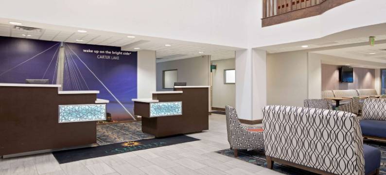 奥马哈机场市中心拉昆塔温德姆套房酒店(La Quinta Inn & Suites by Wyndham Omaha Airport Downtown)图片