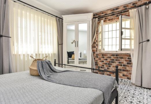 Lunaria Guest House Hotel Overview