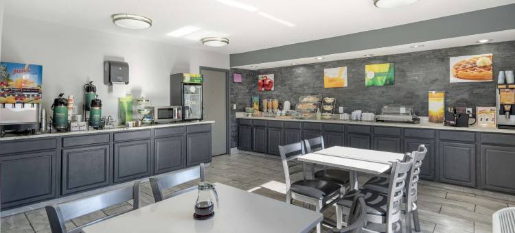 布卢明顿大学区凯艺套房酒店(Quality Inn & Suites Bloomington University Area)图片