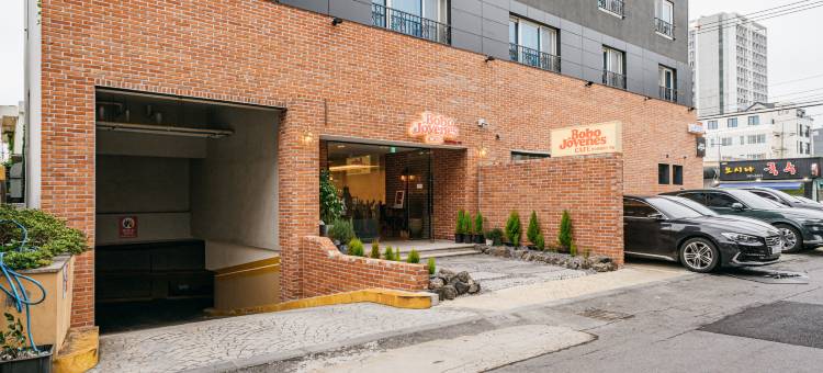 济州红色旅游酒店(Jeju the Red Hotel)图片