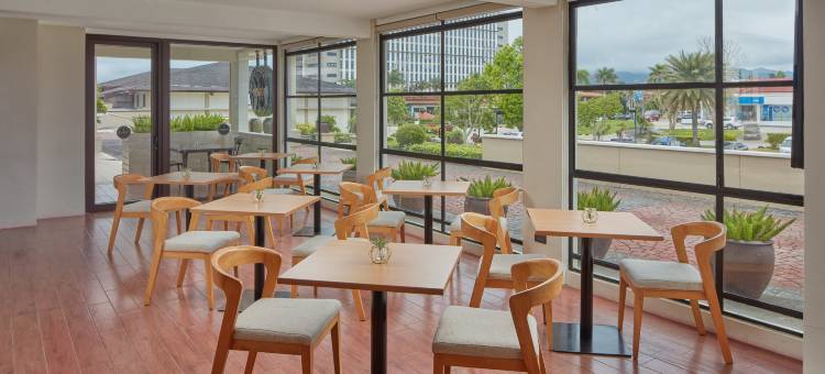 Holiday Inn & Suites Batangas Limapark图片