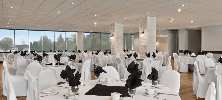 贝勒维尔华美达海湾会议度假村(Ramada by Wyndham Belleville Harbourview Conference Centre)图片
