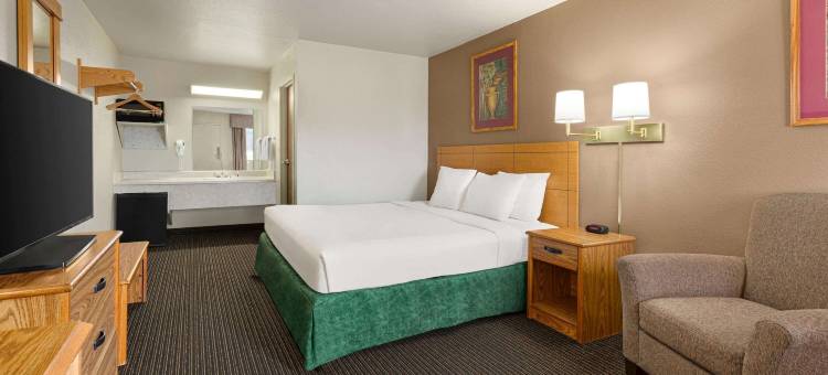 Travelodge by Wyndham Wellington KS图片