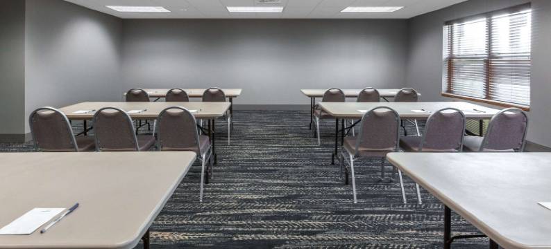 艾恩芒廷美吟温德姆酒店(AmericInn by Wyndham Iron Mountain)图片