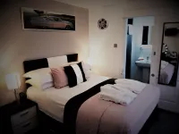 Cadillac Kustomz Guest House - Homestays