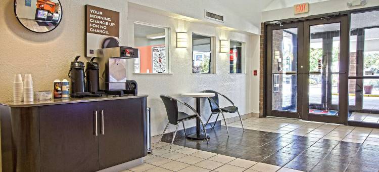 东布朗士维克6汽车酒店(Motel 6 East Brunswick, NJ)图片