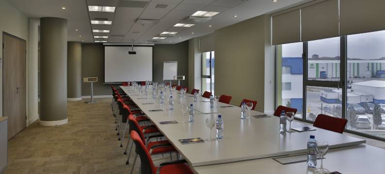 霍姆布里奇酒店式公寓(HomeBridge Hotel Apartments)图片