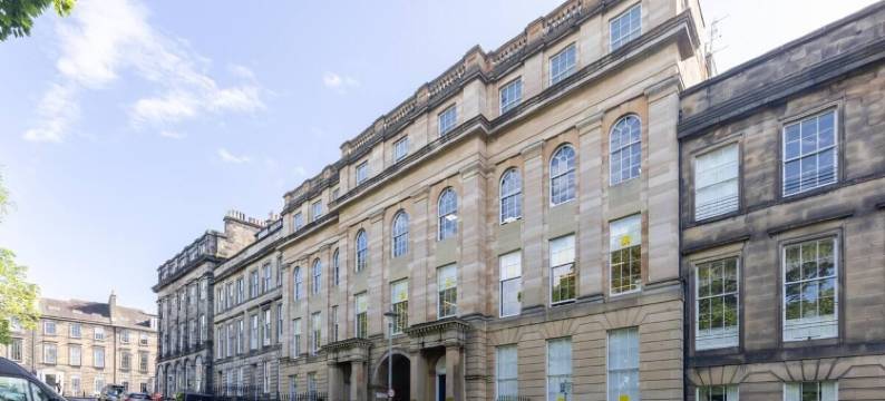 带露台的美丽顶层公寓(Joivy Beautiful Penthouse with Terrace & Jacuzzi)图片