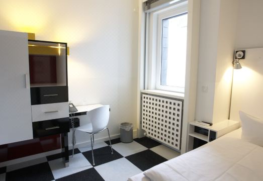 Hotel Cristall - Frankfurt City Hotel Overview