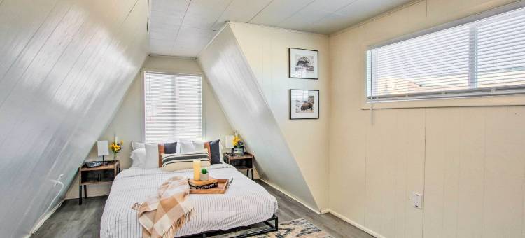 迷人的埃文斯顿A型房：狗狗友好！(Charming Evanston A-Frame Dog Friendly!)图片