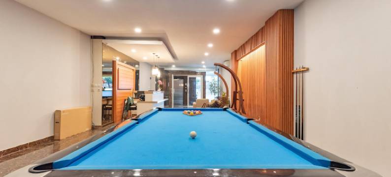 桑斯维布斯苏拉帕西孔福塔酒店(Sans Vibes Surapati Konforta Hotel)图片