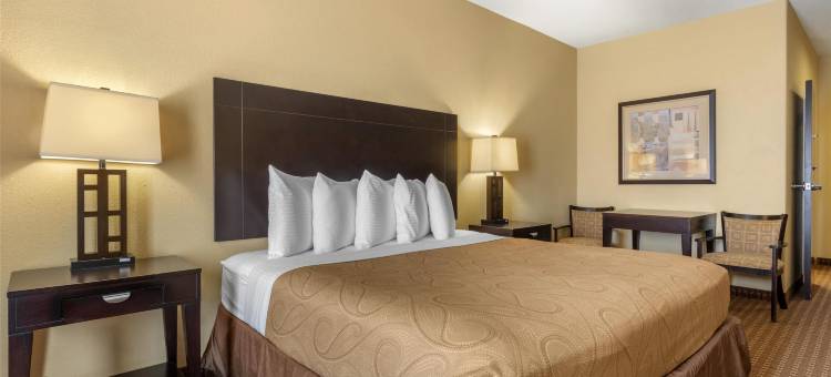 巴斯特罗普派恩斯贝斯特韦斯特酒店(Best Western Bastrop Pines Inn)图片