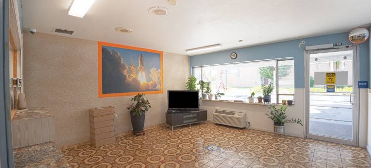 日出酒店 - 由OYO管理泰特斯维尔FL(Sunrise Inn by OYO Titusville FL)图片