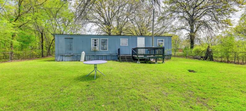 围栏庭院：近德克索马湖的古雅小屋(Fenced Yard: Quaint Cabin Near Lake Texoma!)图片