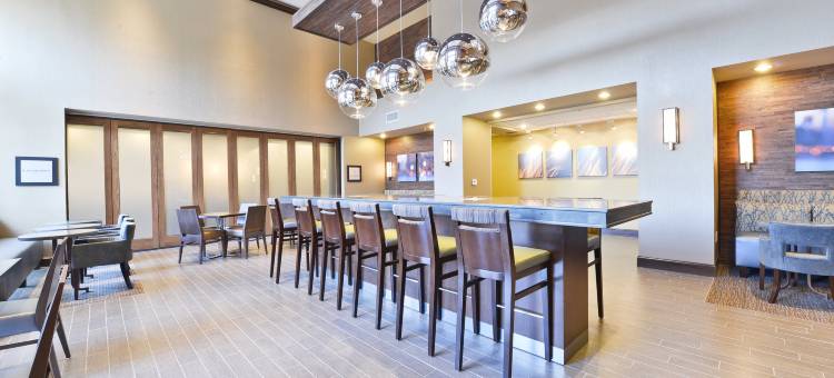 格林斯伯勒/体育馆区希尔顿欢朋套房酒店(Hampton Inn & Suites Greensboro/Coliseum Area)图片