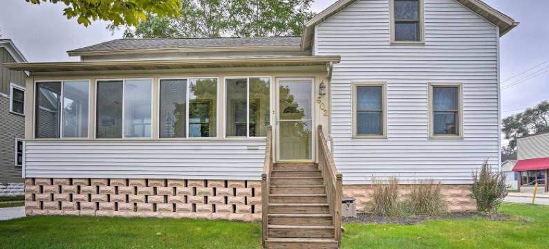 四季适宜的大港度假处，配有甲板！(All-Season Grand Haven Getaway with Deck!)图片