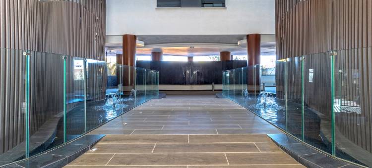 Exclusive apartment in estepona center. Infinity图片