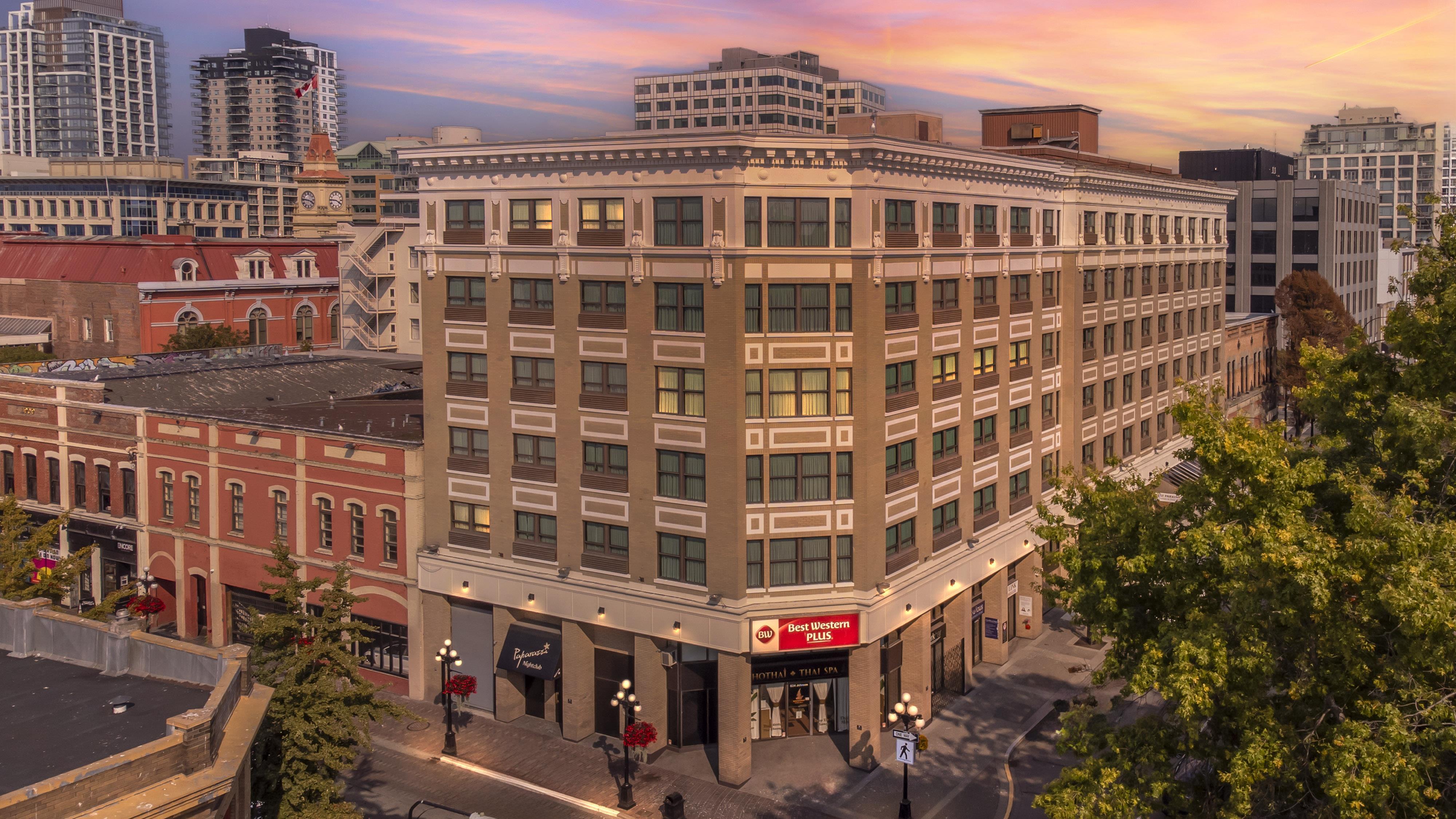 Best Western Plus Carlton Plaza Hotel Over view