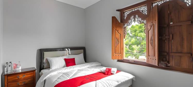 接近Banyumanik收费公路出口的RedDoorz Syariah(RedDoorz Syariah Near Exit Toll Banyumanik Semarang)图片