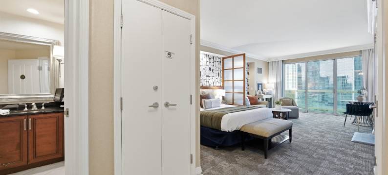 在The Signature的带阳台的高级套房(Premium Suite w/Balcony at the Signature)图片