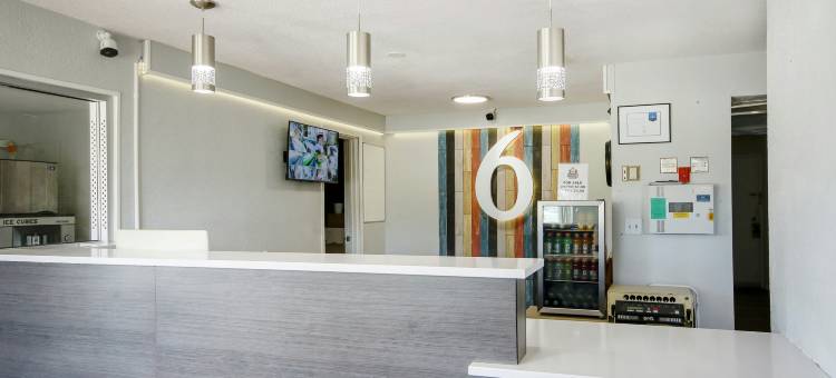 Home 6 堪萨斯托皮卡I-70州际公路酒店 by Townhouse(Home 6 by Townhouse Topeka KS I 70)图片
