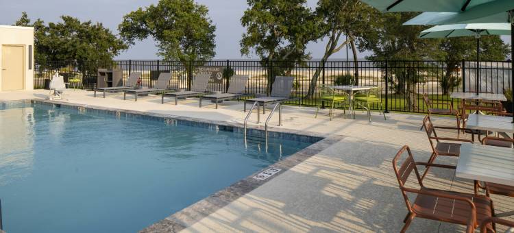 希尔顿旗下欢朋酒店，位于海湾港海滩大道(Hampton Inn by Hilton Gulfport Beach Boulevard)图片