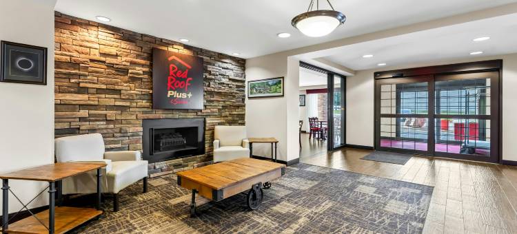 马隆红顶Plus套房酒店(Red Roof Plus+ & Suites Malone)图片