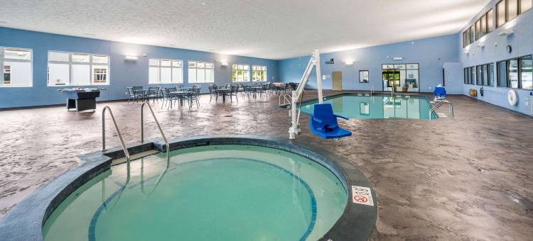 绿湾体育场附近美吟温德姆酒店(AmericInn by Wyndham Green Bay Near Stadium)图片