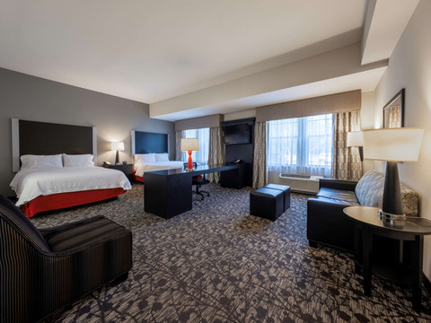 希尔顿欢朋套房酒店-杜邦