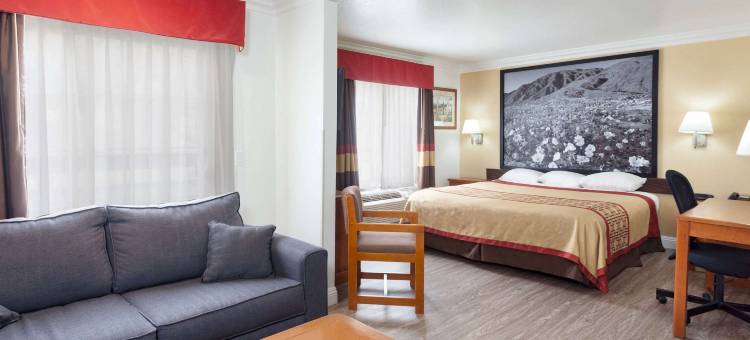 圣塔克拉利塔-瓦伦西亚速8酒店(Super 8 by Wyndham Santa Clarita/Valencia)图片