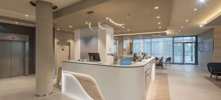 法兰克福机场希尔顿欢朋酒店(Hampton by Hilton Frankfurt Airport)图片